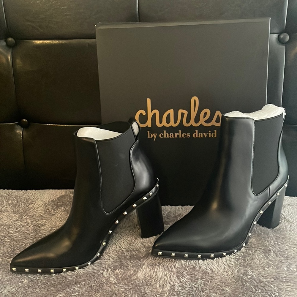 Charles by Charles David Dodger Chelsea Boot